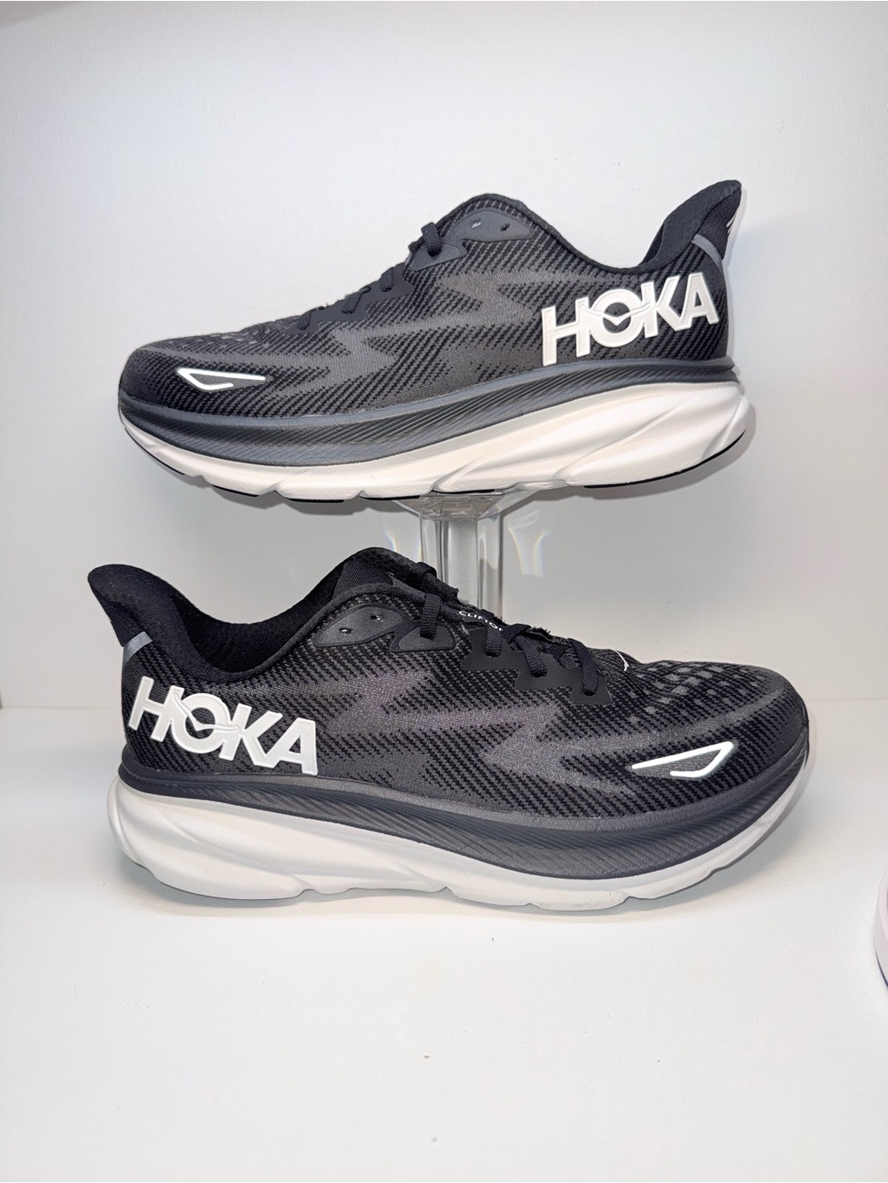 HOKA CLIFTON 9 BLACK/WHITE